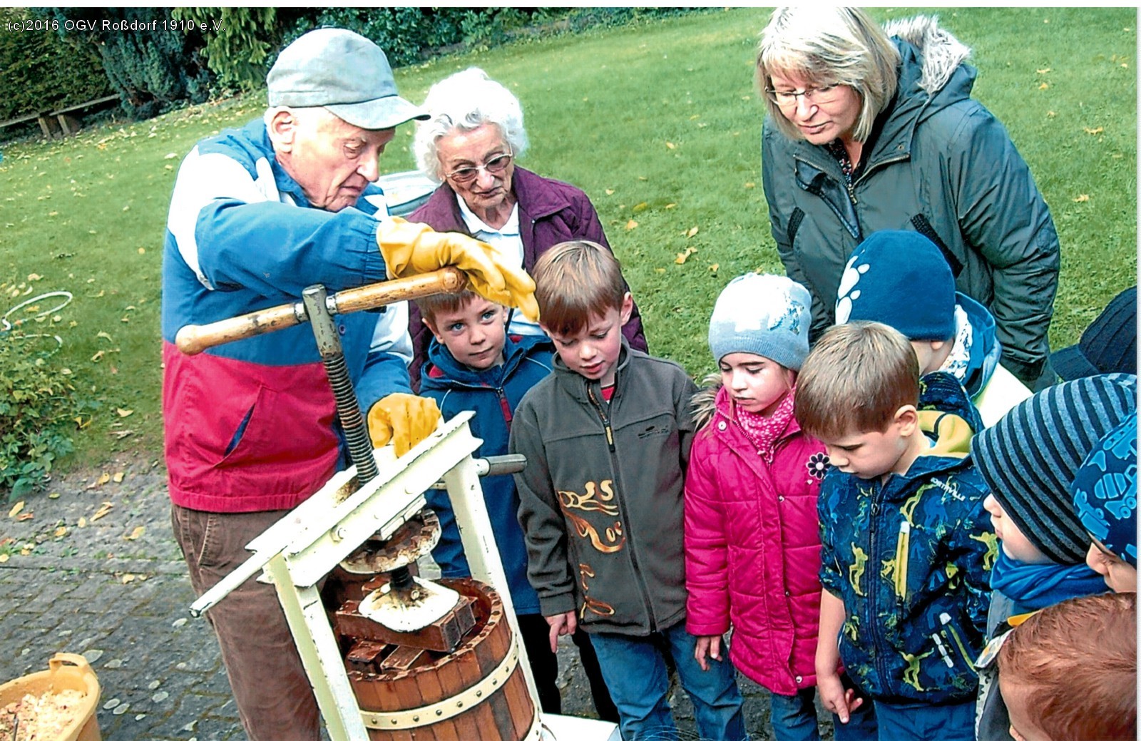 KiTa-Sternenland zu Besuch im OGV-Lehrgarten